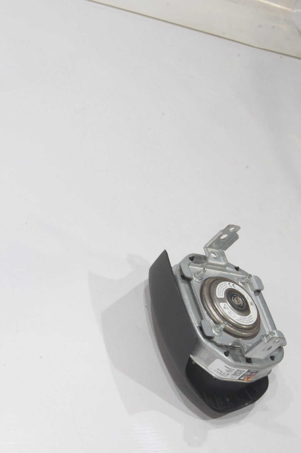 2024 2025 CHEVY EQUINOX EV DRIVER WHEEL AIRBAG ( W/ 1 PLUG ) GOLD OEM AIR BAG2