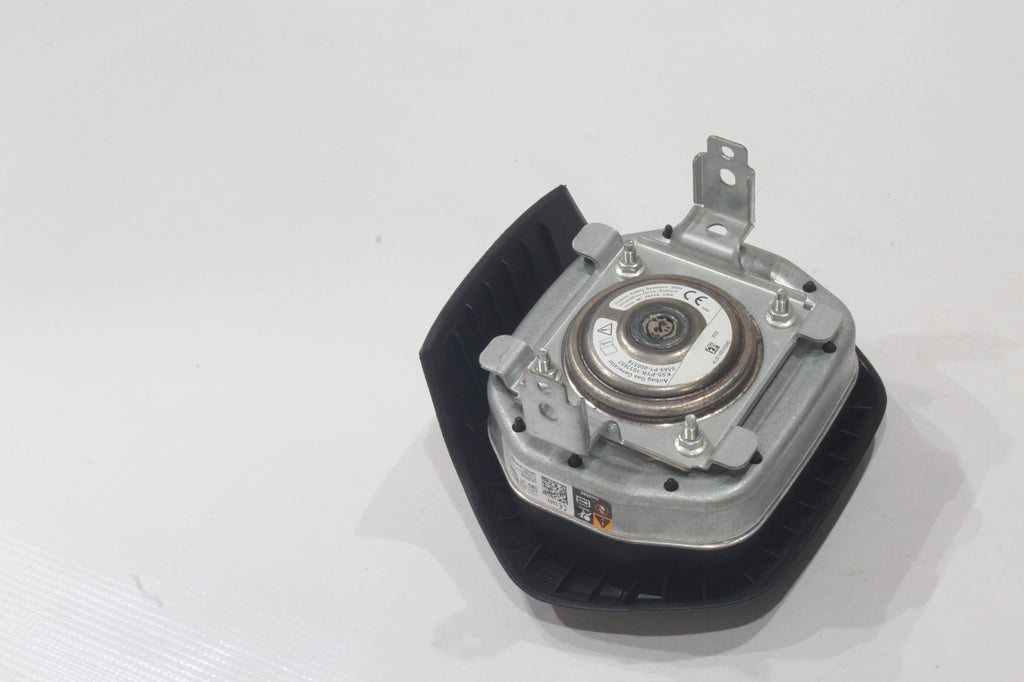 2024 2025 CHEVY EQUINOX EV DRIVER WHEEL AIRBAG ( W/ 1 PLUG ) GOLD OEM AIR BAG1