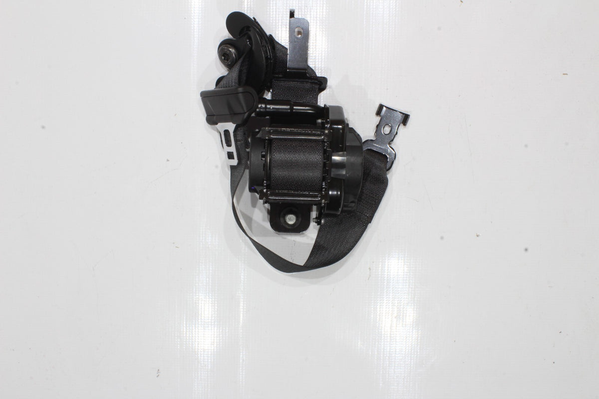 18 2019 2020 2021 2022 2023 CHEVROLET TRAVERSE FRONT SEAT BELT LEFT BLACK OEM0