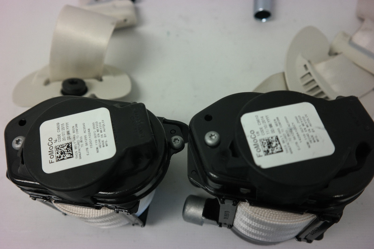 2015 LINCOLN MKC FRONT DRIVER & PASSENGER SEAT BELT PRETENSIONER SET - WHITE OEM2